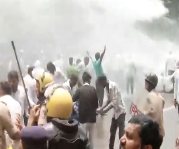 ઓડિશા વિધાનસભાની બહાર બબાલ